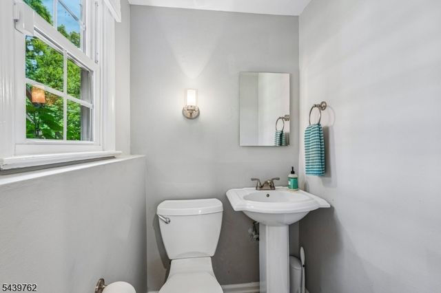 55 Sagamore Dr, New Providence Boro, NJ 07974