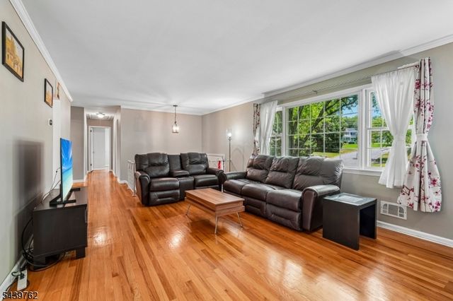 55 Sagamore Dr, New Providence Boro, NJ 07974