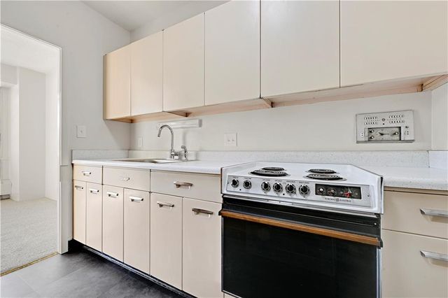 333 W MEYER Boulevard 214, Kansas City, MO 64113