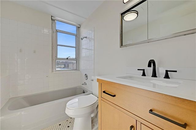 333 W MEYER Boulevard 214, Kansas City, MO 64113