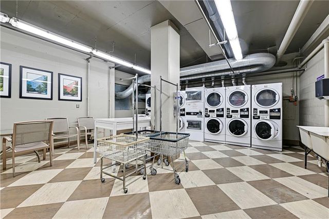 333 W MEYER Boulevard 214, Kansas City, MO 64113