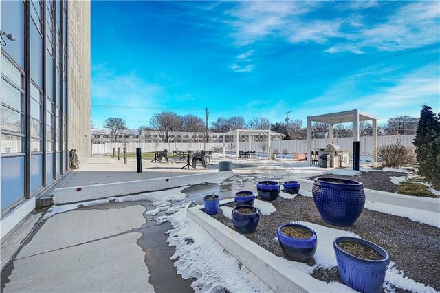 333 W MEYER Boulevard 214, Kansas City, MO 64113