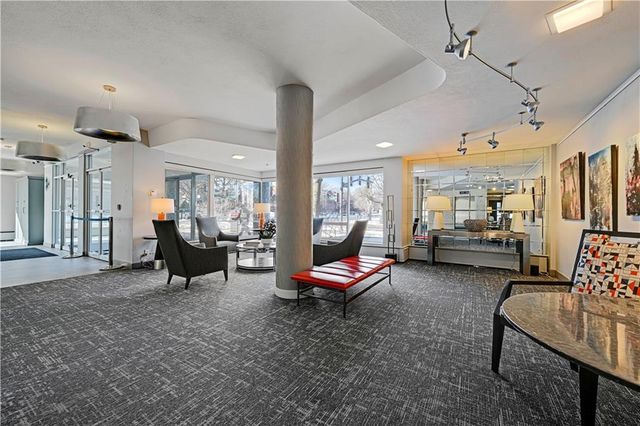 333 W MEYER Boulevard 214, Kansas City, MO 64113