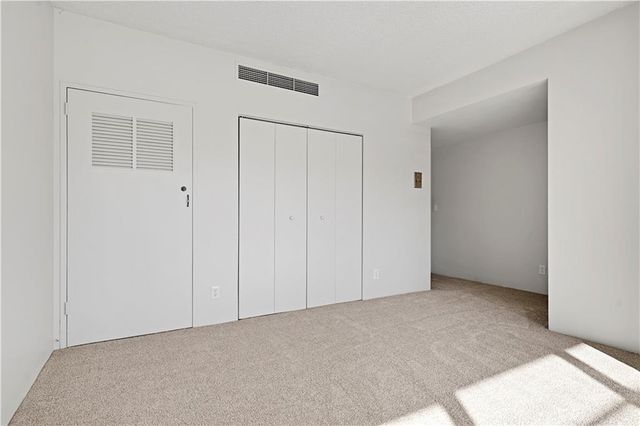 333 W MEYER Boulevard 214, Kansas City, MO 64113