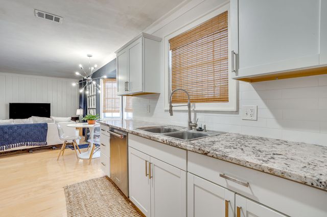 405 Lena Lane, Burleson, TX 76028