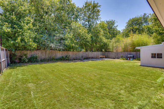 405 Lena Lane, Burleson, TX 76028