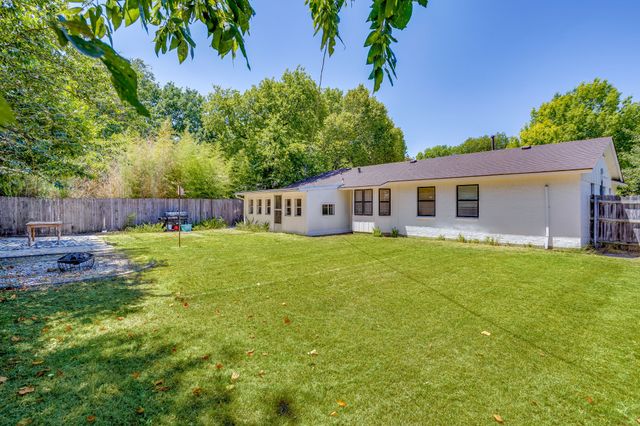 405 Lena Lane, Burleson, TX 76028