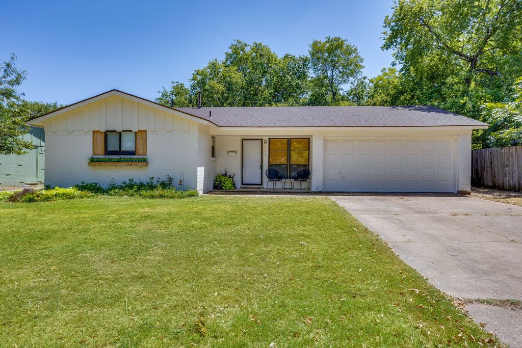 405 Lena Lane, Burleson, TX 76028