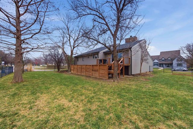 2459 N Plumthicket Ct, Wichita, KS 67226