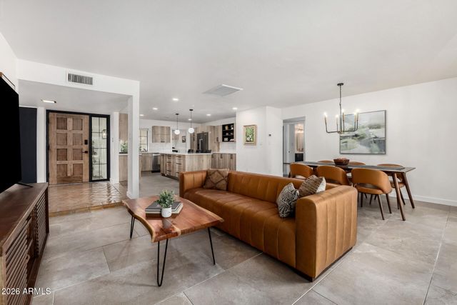 102 W ECHO Lane, Phoenix, AZ 85021