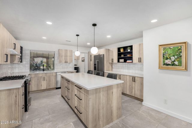 102 W ECHO Lane, Phoenix, AZ 85021