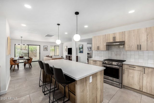 102 W ECHO Lane, Phoenix, AZ 85021