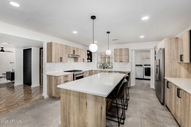 102 W ECHO Lane, Phoenix, AZ 85021