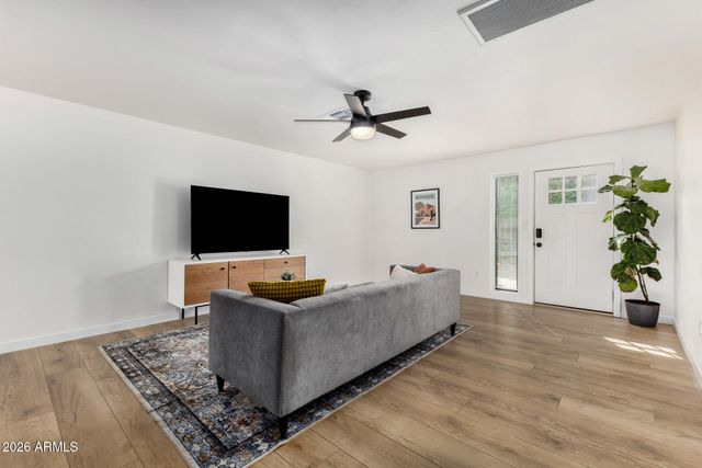 102 W ECHO Lane, Phoenix, AZ 85021