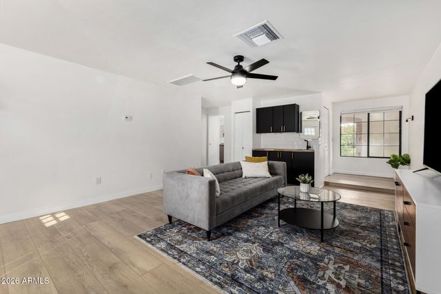 102 W ECHO Lane, Phoenix, AZ 85021