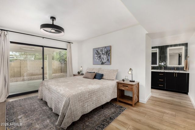 102 W ECHO Lane, Phoenix, AZ 85021