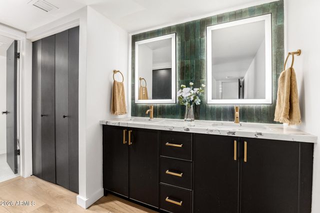 102 W ECHO Lane, Phoenix, AZ 85021