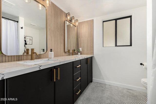 102 W ECHO Lane, Phoenix, AZ 85021