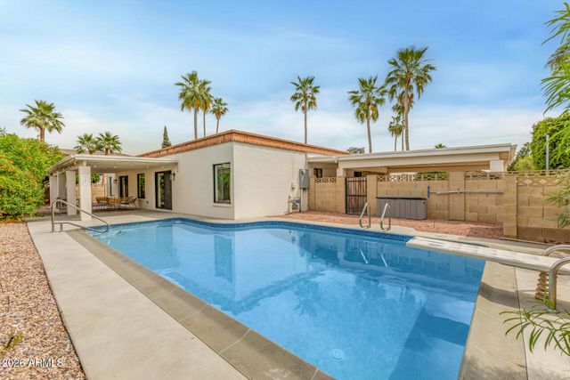 102 W ECHO Lane, Phoenix, AZ 85021