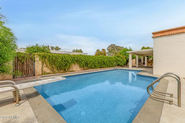 102 W ECHO Lane, Phoenix, AZ 85021