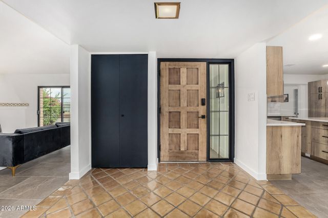 102 W ECHO Lane, Phoenix, AZ 85021