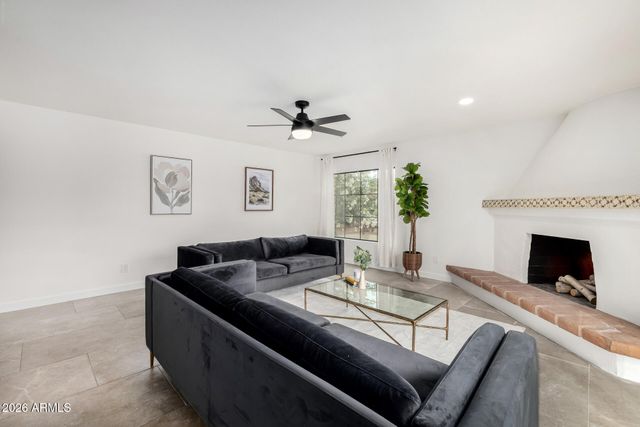 102 W ECHO Lane, Phoenix, AZ 85021