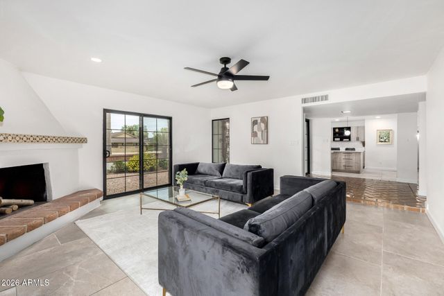 102 W ECHO Lane, Phoenix, AZ 85021