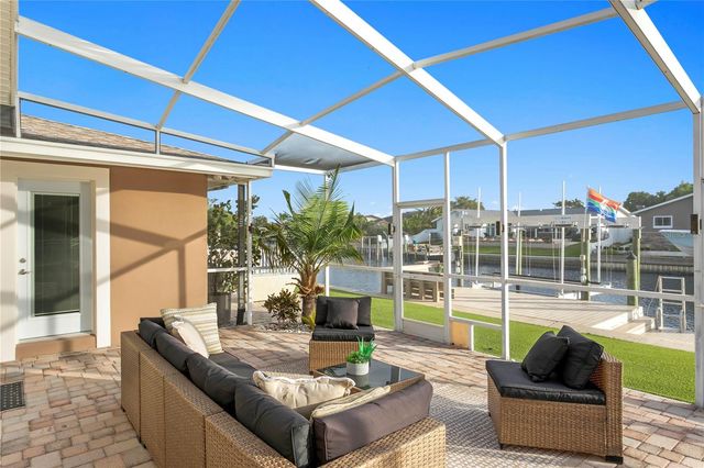 1320 52ND AVENUE NE, St Petersburg, FL 33703