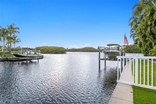 1320 52ND AVENUE NE, St Petersburg, FL 33703