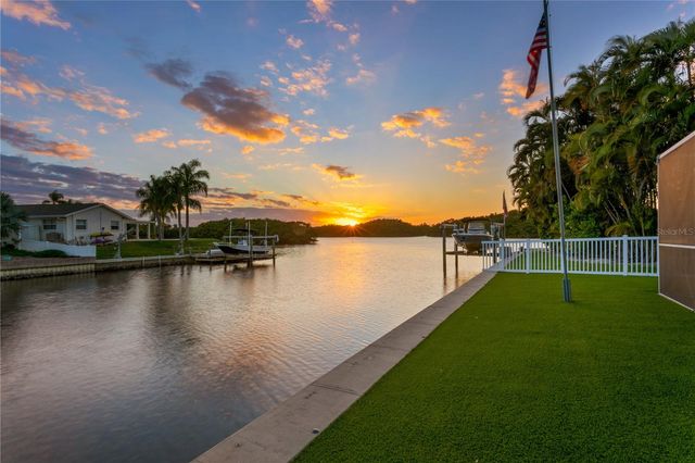 1320 52ND AVENUE NE, St Petersburg, FL 33703