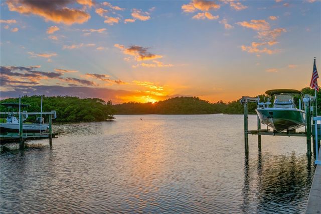 1320 52ND AVENUE NE, St Petersburg, FL 33703