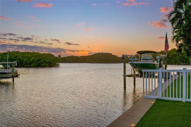 1320 52ND AVENUE NE, St Petersburg, FL 33703