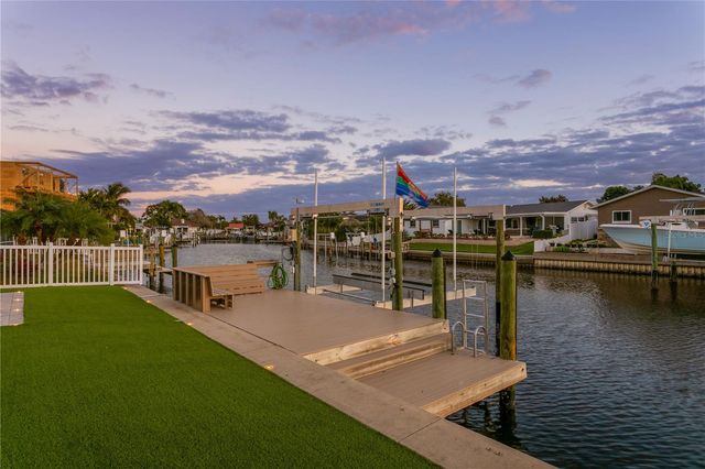 1320 52ND AVENUE NE, St Petersburg, FL 33703