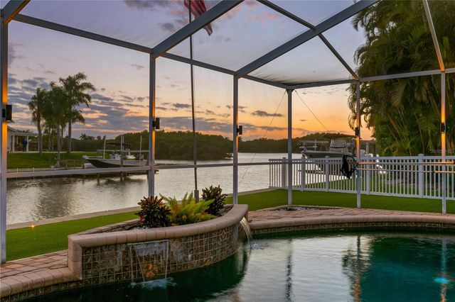 1320 52ND AVENUE NE, St Petersburg, FL 33703