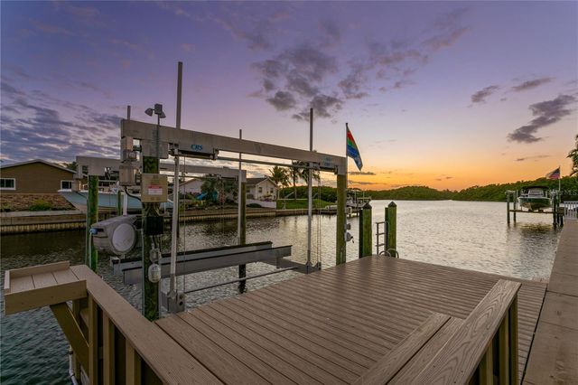 1320 52ND AVENUE NE, St Petersburg, FL 33703