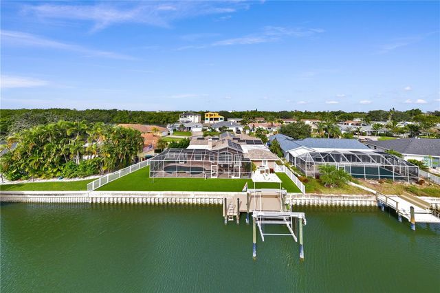 1320 52ND AVENUE NE, St Petersburg, FL 33703