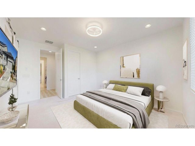 26 S Undergrove St, Aurora, CO 80018