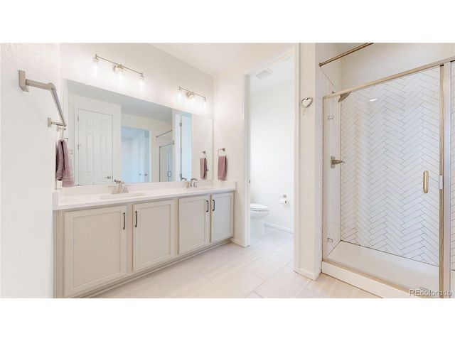 26 S Undergrove St, Aurora, CO 80018