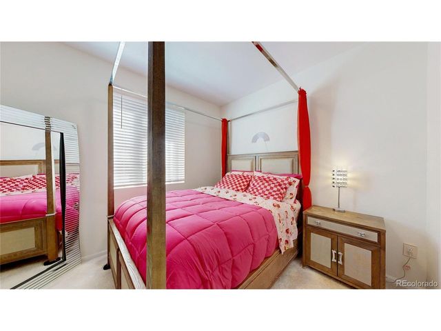 26 S Undergrove St, Aurora, CO 80018