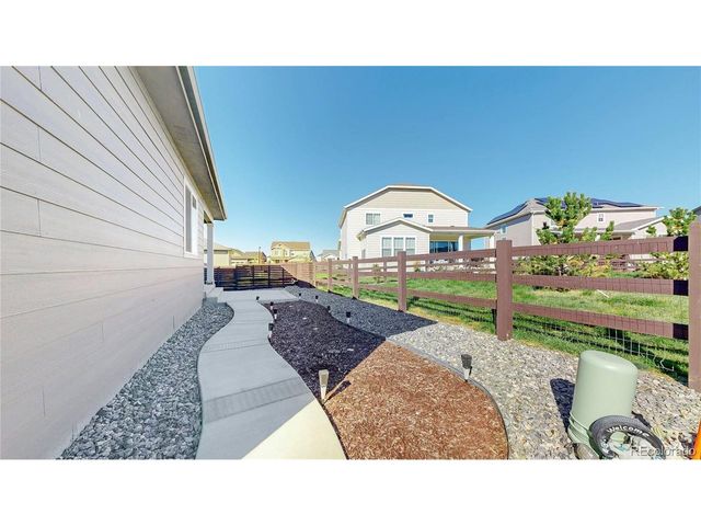 26 S Undergrove St, Aurora, CO 80018