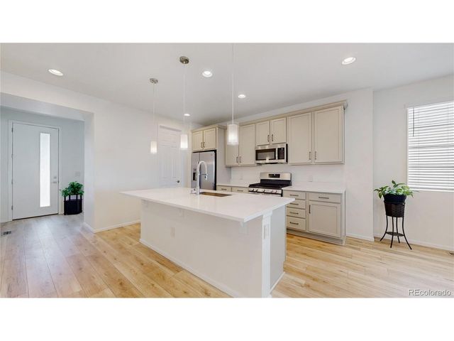 26 S Undergrove St, Aurora, CO 80018