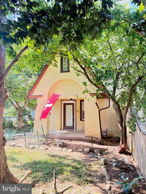 221 ROCKINGHAM RD, Bryn Mawr, PA 19010
