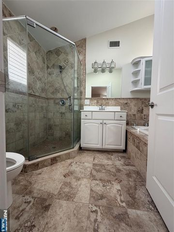 48 Henry Avenue A, Palisades Park, NJ 07650