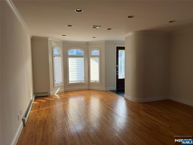 48 Henry Avenue A, Palisades Park, NJ 07650