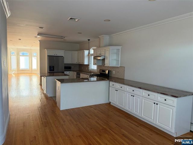 48 Henry Avenue A, Palisades Park, NJ 07650