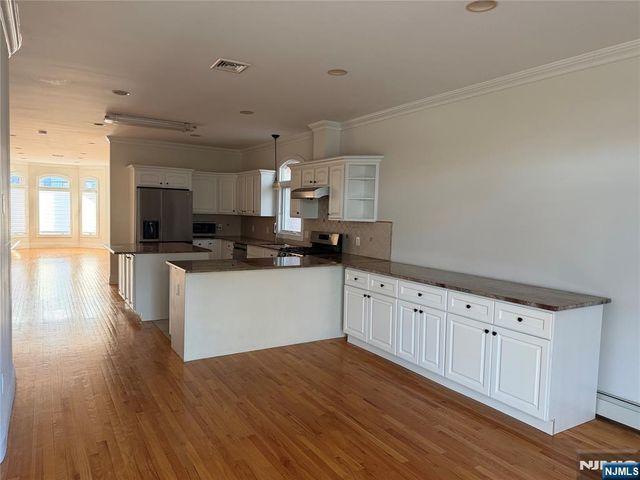 48 Henry Avenue A, Palisades Park, NJ 07650