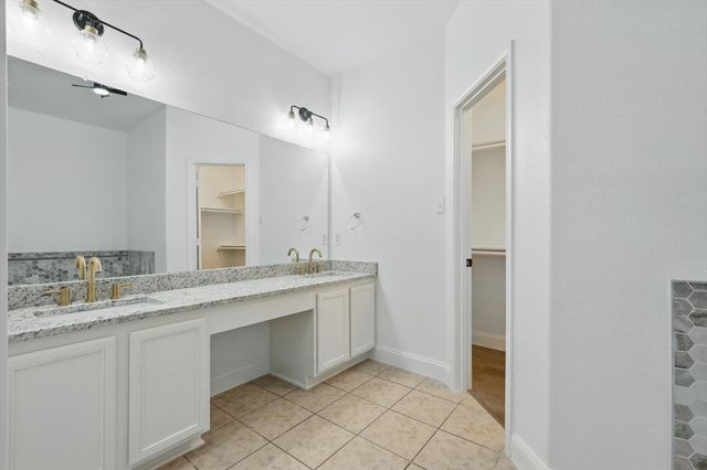 924 Charleston Lane, Savannah, TX 76227