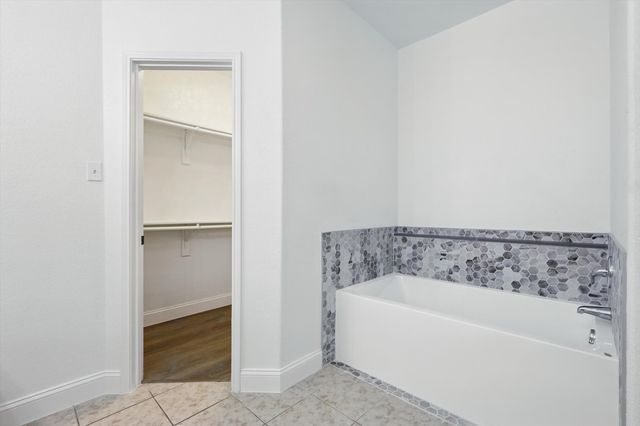 924 Charleston Lane, Savannah, TX 76227