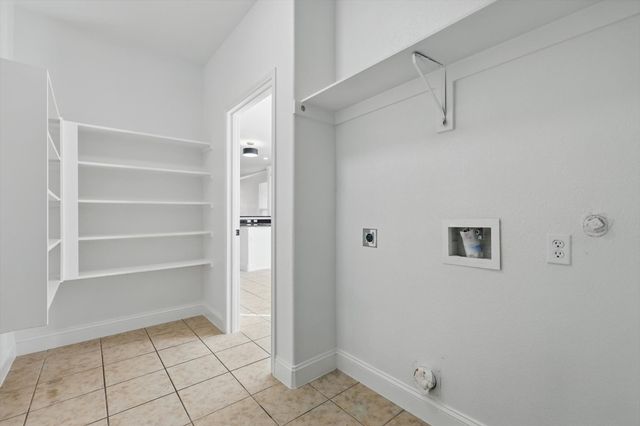 924 Charleston Lane, Savannah, TX 76227