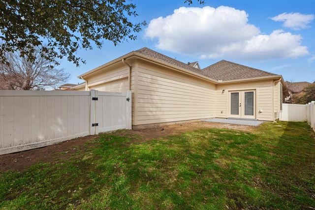 924 Charleston Lane, Savannah, TX 76227